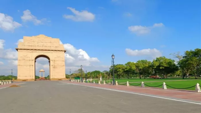 दिल्ली में दिन में तेज धूप के बीच रविवार से और बढ़ेगी ठंड। फोटो प्रतीकात्मक