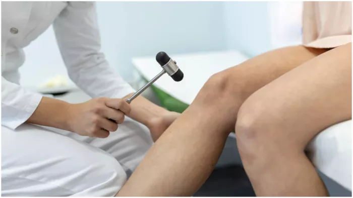 World Osteoporosis Day 2022: हड्डियों के कमज़ोर होने के पीछे वजहें क्या हैं