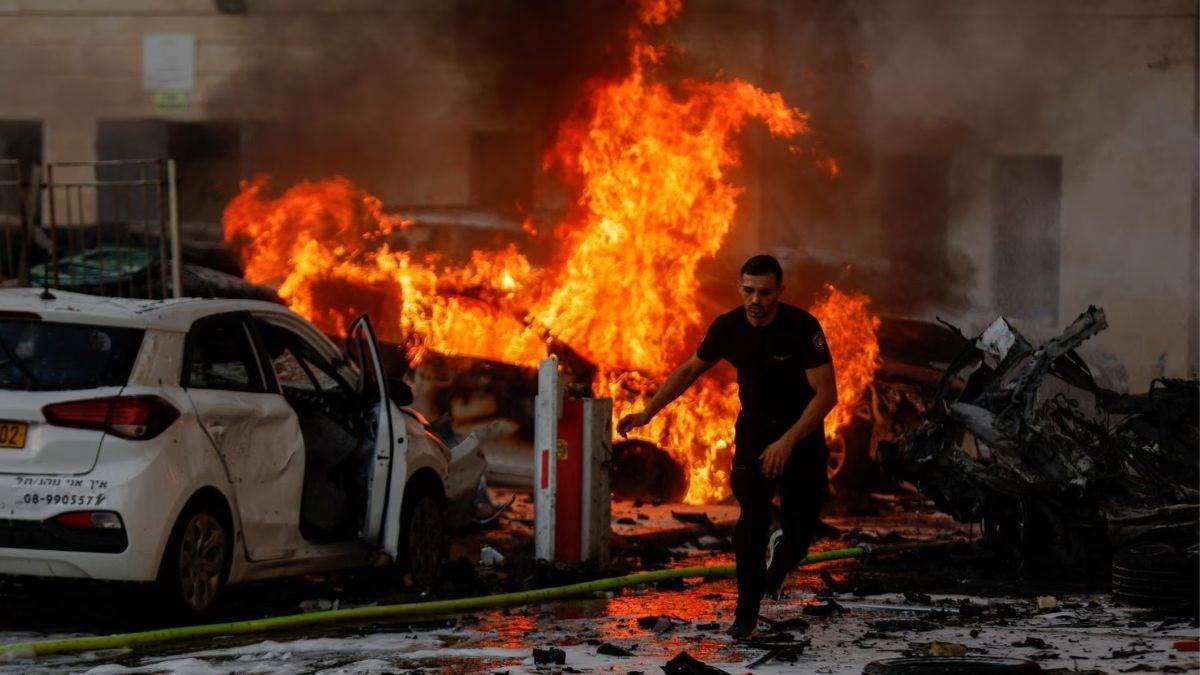 https://www.jagranimages.com/images/newimg/19102023/19_10_2023-gaza_hospital_blast_23560091.jpg