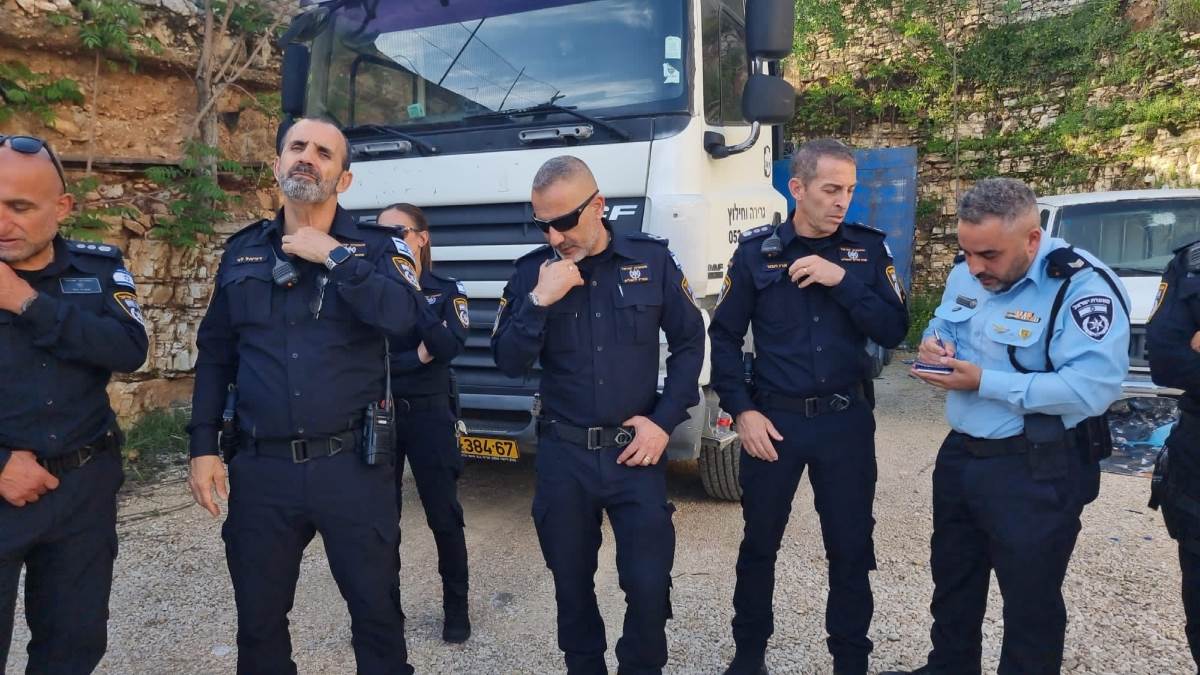 https://www.jagranimages.com/images/newimg/19102023/19_10_2023-israel_police_uniform_23560480.jpg