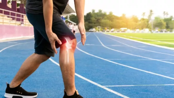 World Osteoporosis Day 2023: कमजोर हड्डियों के हैं ये लक्षण