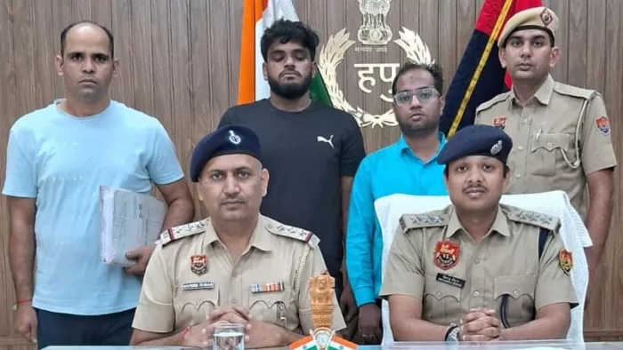 पुलिस ने गिरफ्तार किए तीन आरोपी। जागरण