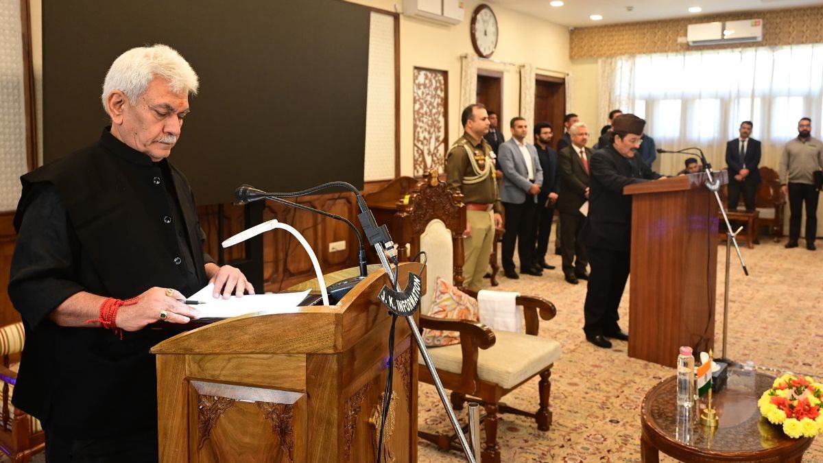 https://www.jagranimages.com/images/newimg/19102024/19_10_2024-mubarak_gul_23818214_114119798.jpg