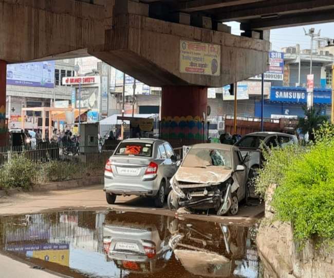 Encroachment by Police साहब, यहां तो पुलिस ही कर रही कब्‍जे, रोड पर