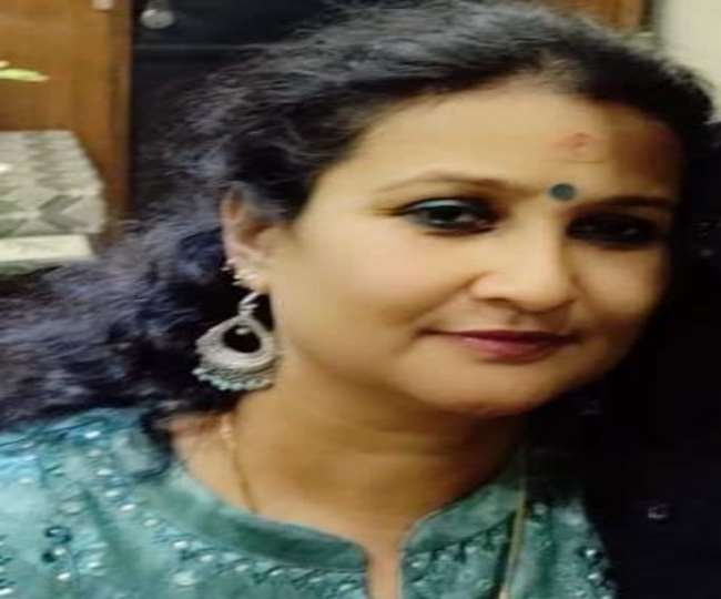 ncr women perform chhath puja at home to protect themselves from corona in gurugram