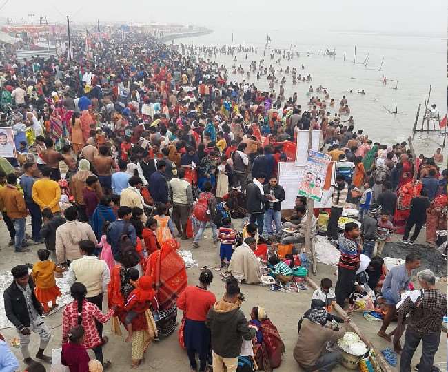 badaun kakoda fair 2021 lakhs of devotees took bath in ganga river in kakoda of badaun on kartik purnima