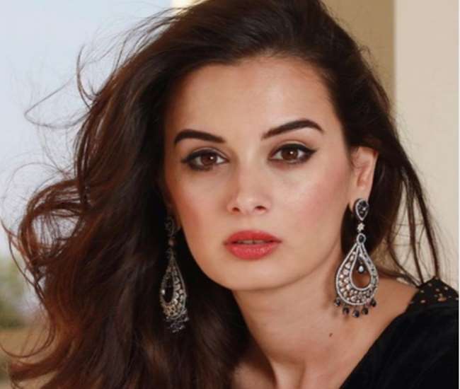 https://www.jagranimages.com/images/newimg/19112021/19_11_2021-evelyn_22220406.jpg