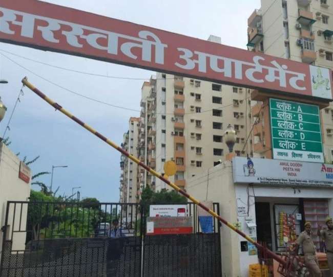 लखनऊ प्रशासन ने ऊंचे अपार्टमेंट की बालकनी में कपड़े फैलाने पर लगाई रोक