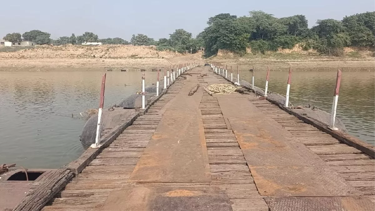 Chandauli: नगवा-चोचकपुर प्लाटून पुल का निर्माण पूरा, आज से निकलेंगे हल्के वाहन, वाराणसी जाने में होगी सहूलियत