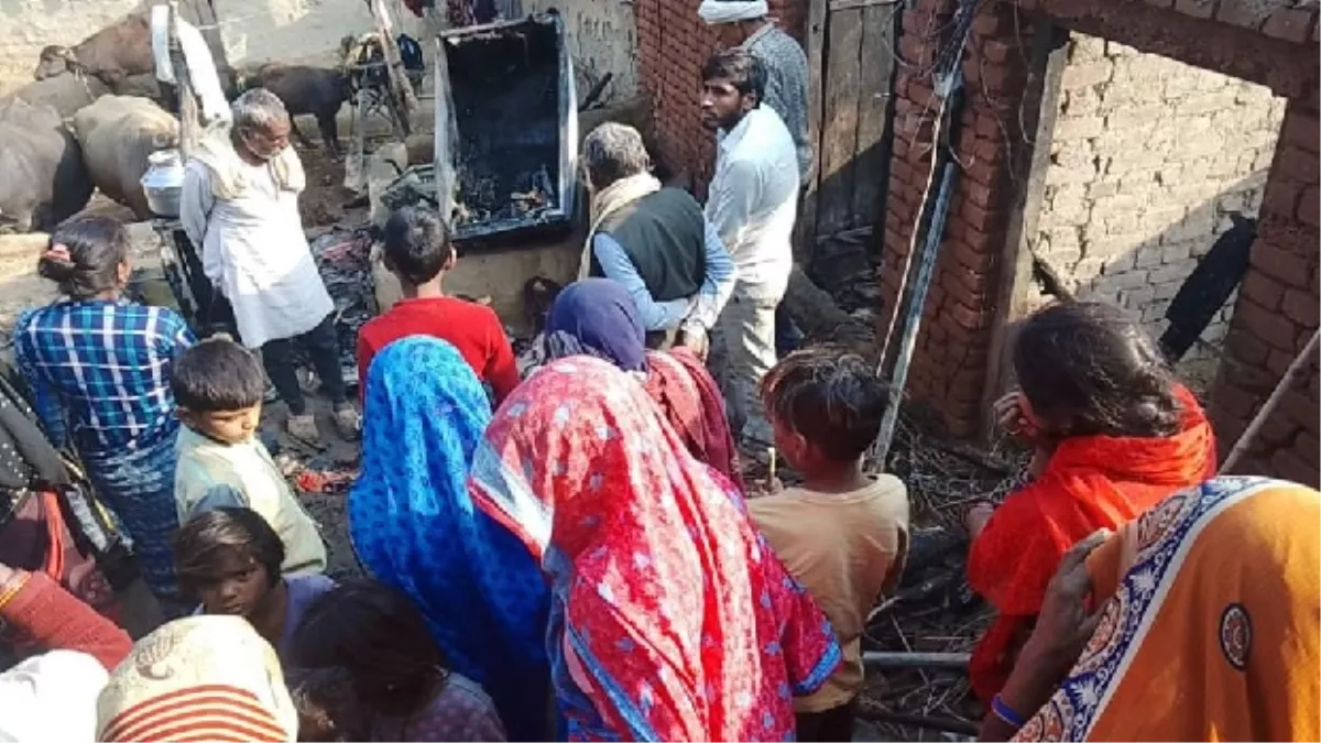 Hamirpur News: चाय बनाते समय घर में लगी आग, लाखों की गृहस्थी जली, बाल-बाल बचा परिवार