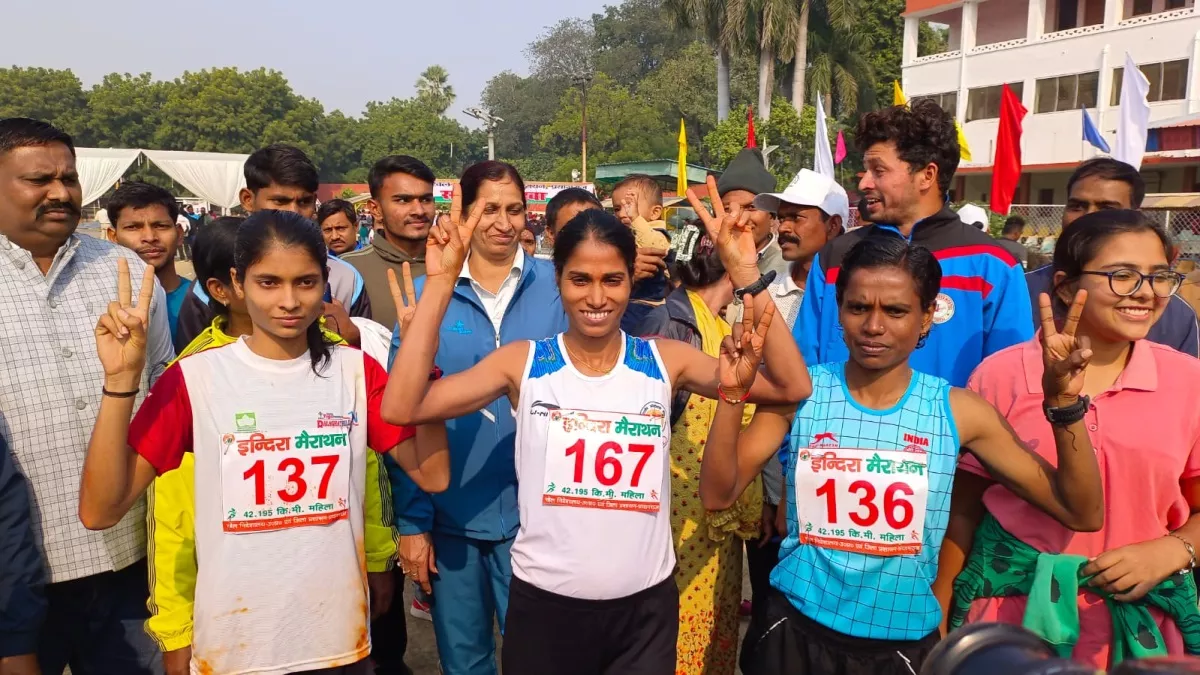 Indira Marathon 2022: 37वीं इंदिरा मैराथन के पुरुष व महिला वर्ग के विजेता पुरस्‍कृत, स्‍टेडियम में समापन