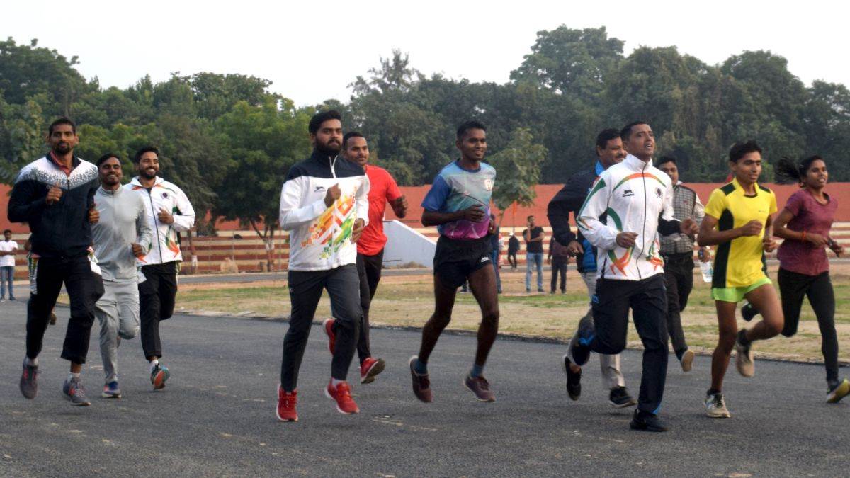 https://www.jagranimages.com/images/newimg/19112022/19_11_2022-ald_runners_news_23213082_23549833.jpg