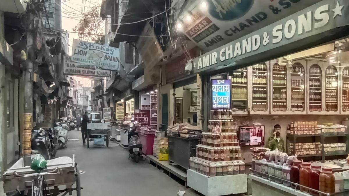 https://www.jagranimages.com/images/newimg/19112022/19_11_2022-amritsar_mishri_market_23214007.jpg