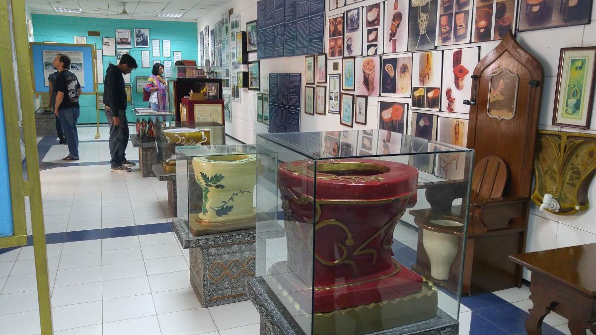 world toilet day 2022 delhi toilet museum where you can see toilets from old to new era