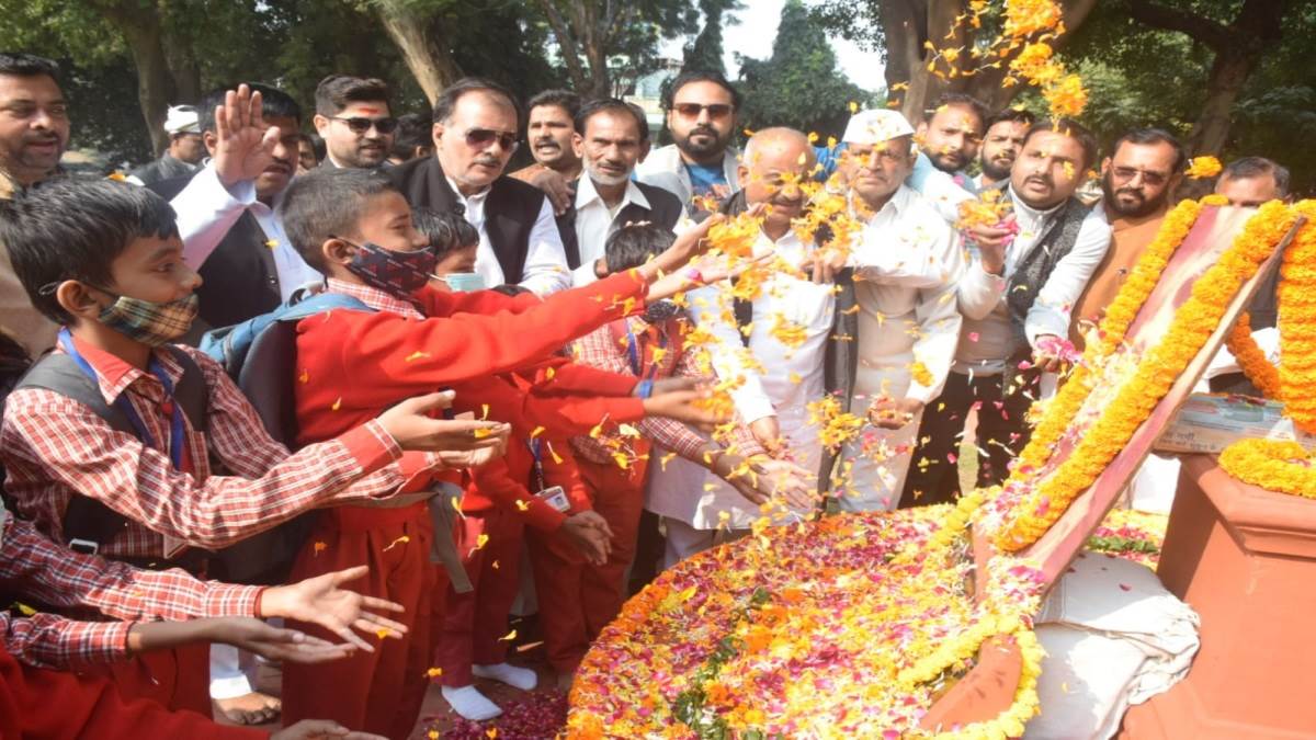 https://www.jagranimages.com/images/newimg/19112022/19_11_2022-indira_gandhi_jayanti_in_prayagraj_23214331.jpg