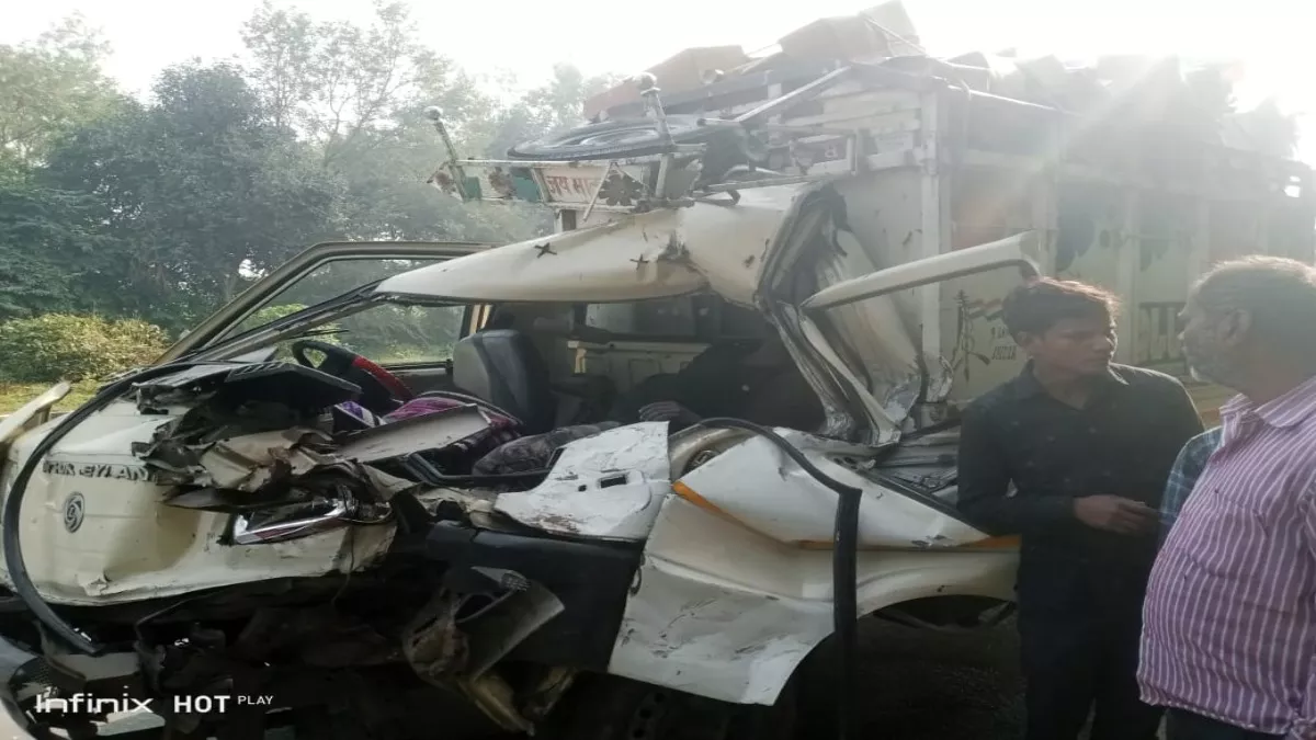 Road Accident in Sitapur: सड़क हादसे में पिकअप सवार की मौके पर ही मौत; ड्राइवर फरार