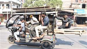 Road Safety With Jagran : कानपुर में समय पर नहीं पहुंच पाती है एंबुलेंस।