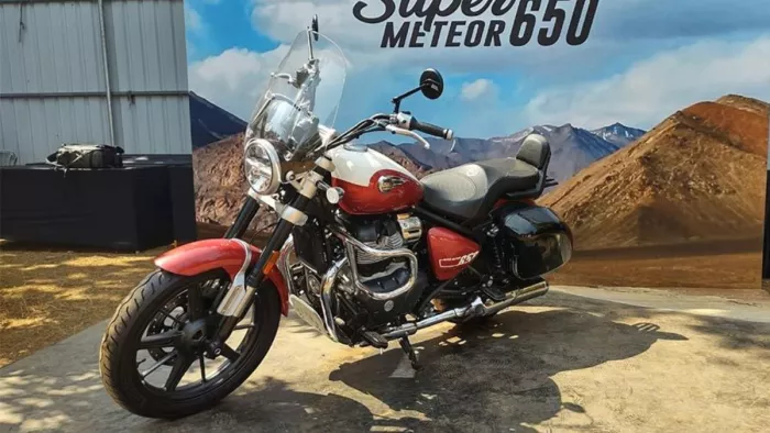 Royal Enfield Super Meteor 650 को शोकेस किया गया