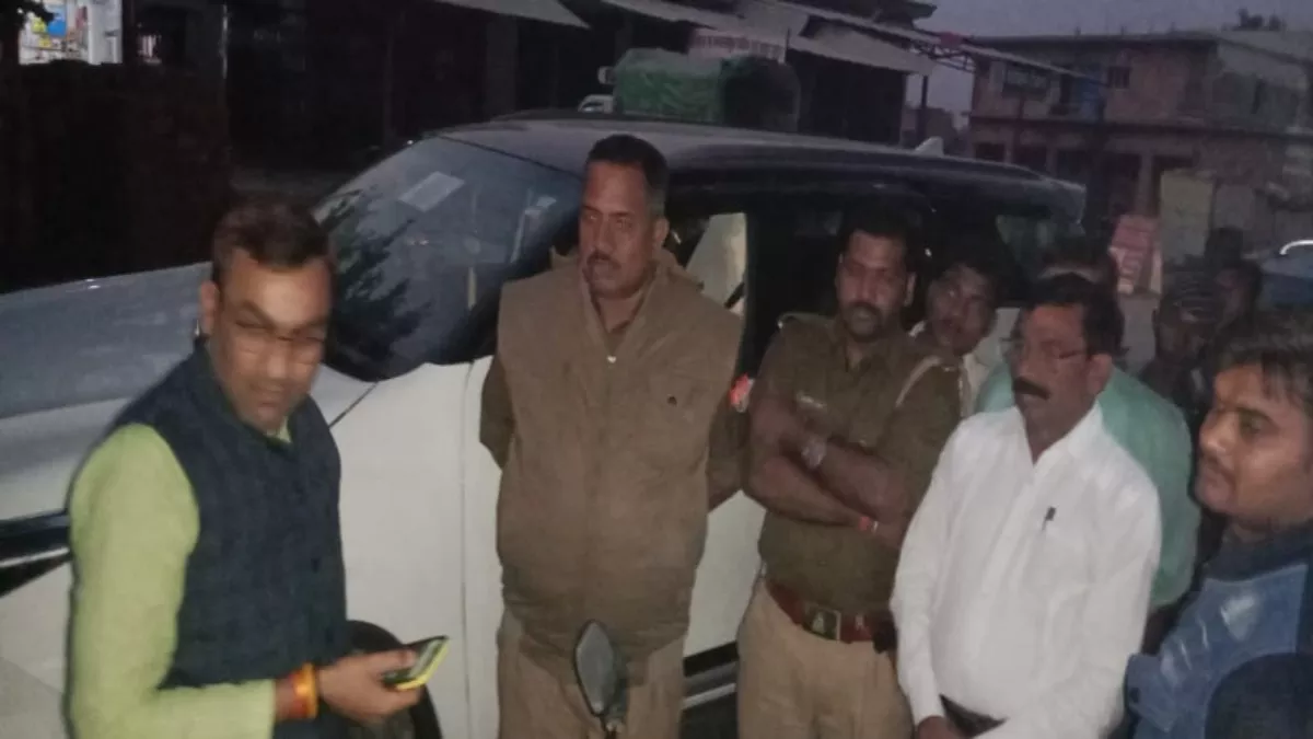 सीतापुर में ट्रैफिक व्यवस्था के नाम पर प्रताड़ित करने का आरोप, विधायक ने दरोगा को चेताया