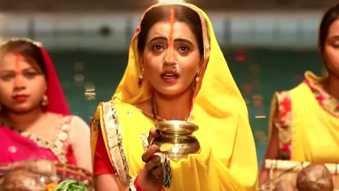 भोजपुरी अभिनेत्रियों की छठ पूजा (फोटो- सोशल मीडिया)