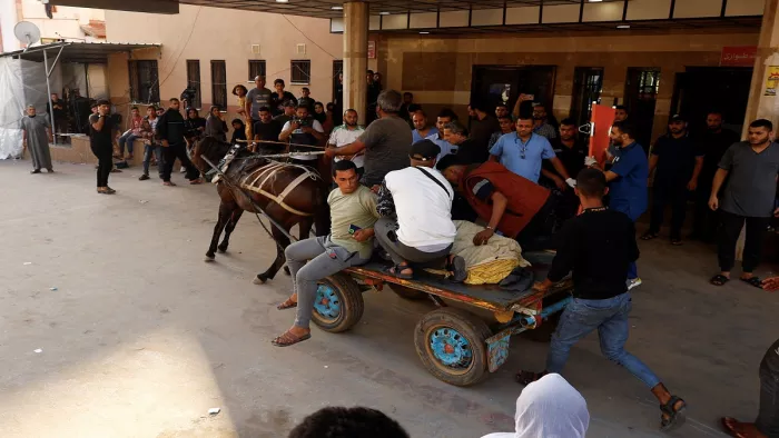 Israel Hamas War: अल शिफा अस्पताल पर मंडराया मानवीय संकट, 200 से अधिक मरीज मौजूद (फोटो रायटर)