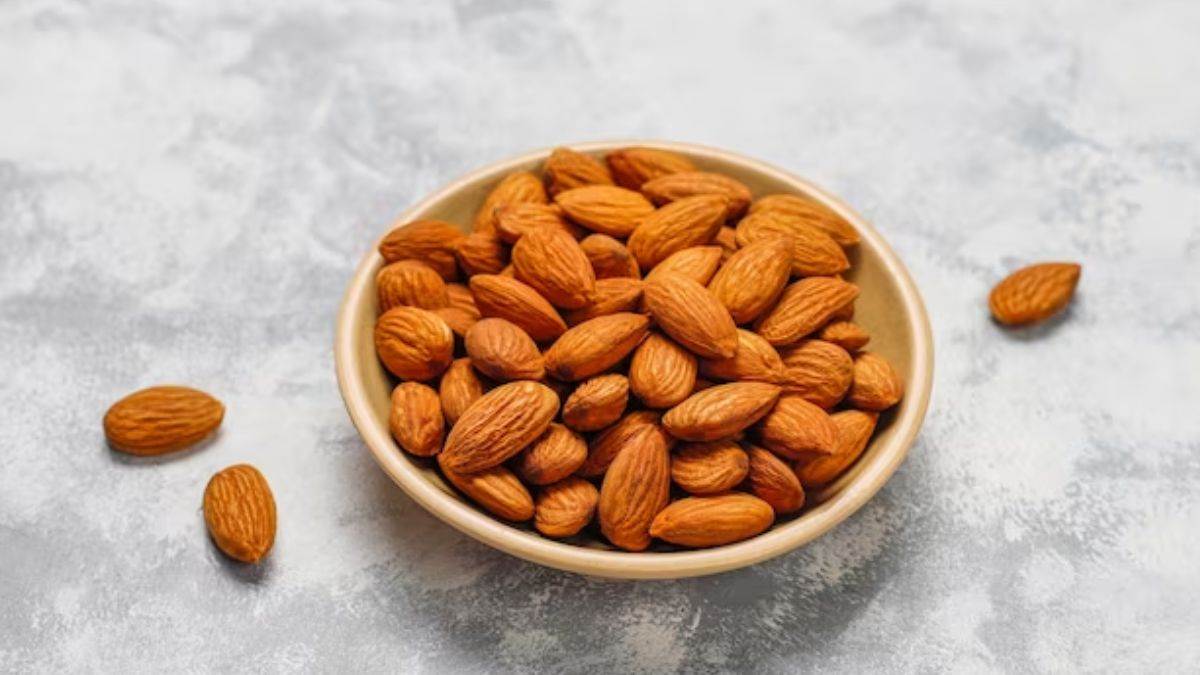 Almond Peels Benefits कचरा समझकर न फेकें बादाम का छिलका, इन तरीकों से