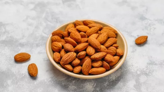 Almond Peels Benefits: सेहत के लिए बेहद फायदेमंद है बादाम के छिलके
