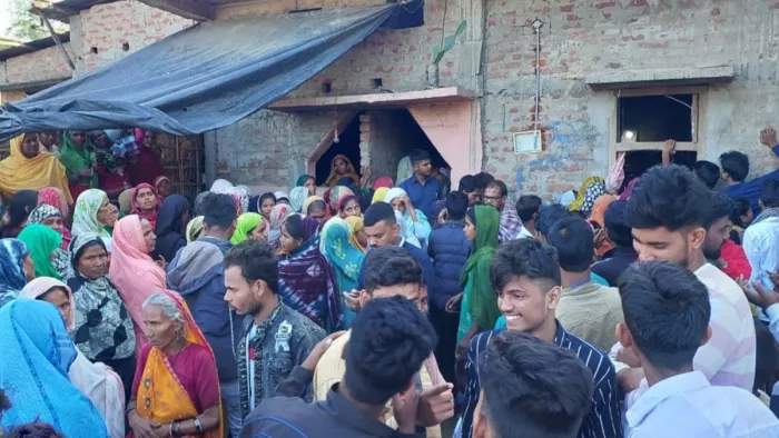 मोबाइल के लिए चार महीने पहले घर आई पत्नी को दी मौत, पति समेत ससुरालवाले फरार