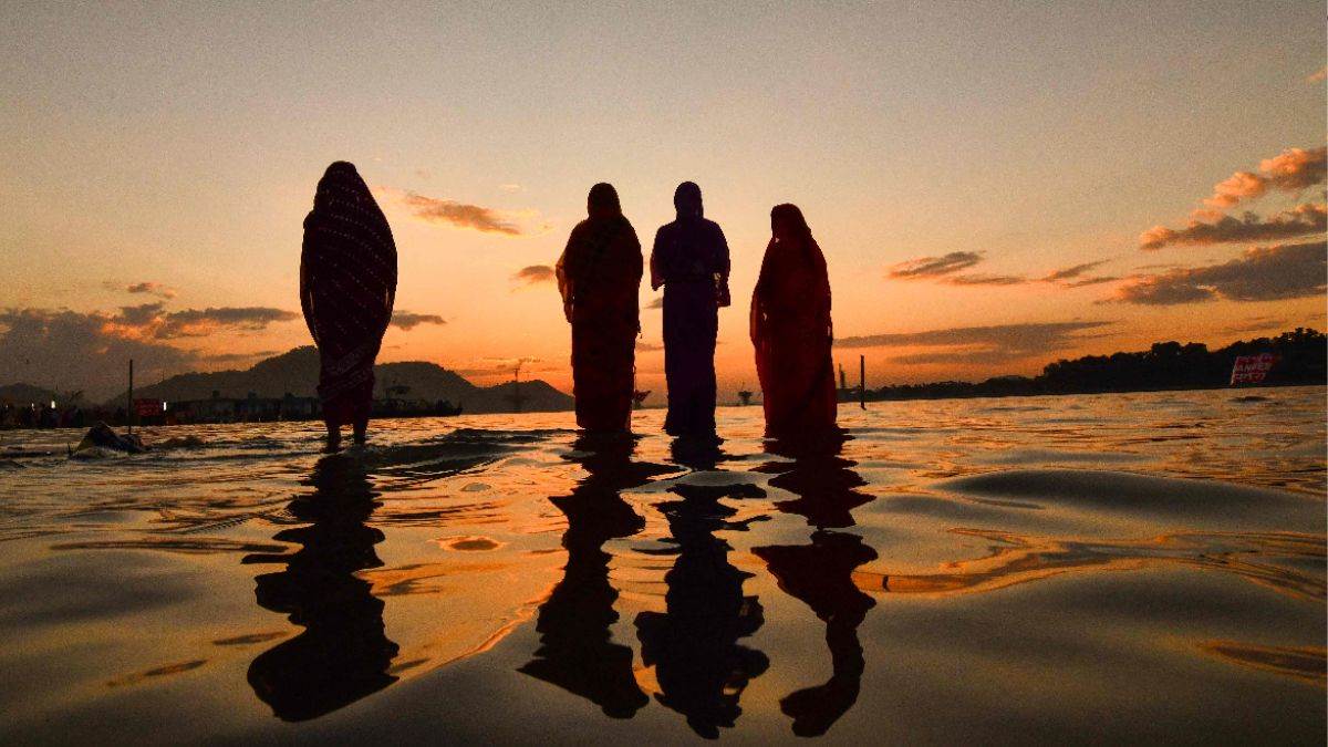womens performs rituals during the chhath puja know its importance and time