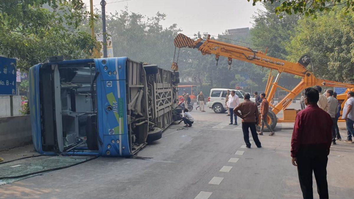 ncr dtc e bus overturns in delhi rohini area many passengers injured