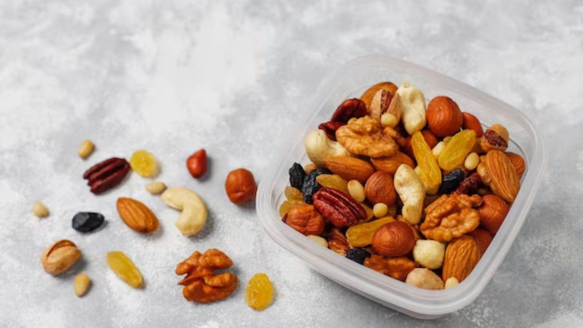 Dry Fruits For Uric Acid यूरिक एसिड बढ़ने से हो सकती हैं गंभीर परेशानी