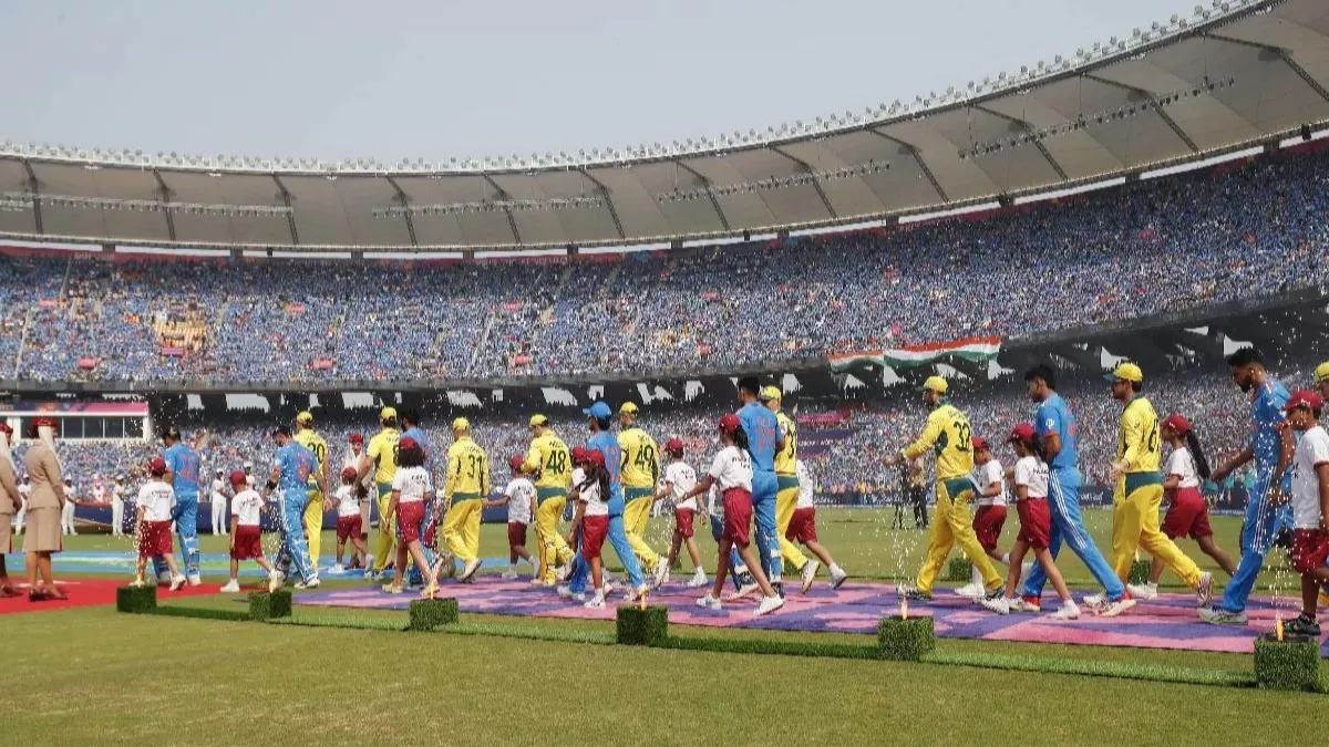 ICC World Cup 2023 Final- आसमान के साथ जमीन भी हुई नीली, अहमदाबाद में चारों तरफ दिखी भारतीय टीम की जर्सी