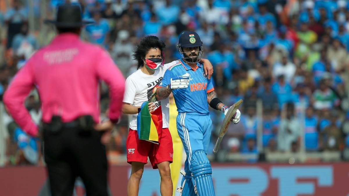 https://www.jagranimages.com/images/newimg/19112023/19_11_2023-kohli_fans_23584222.jpg