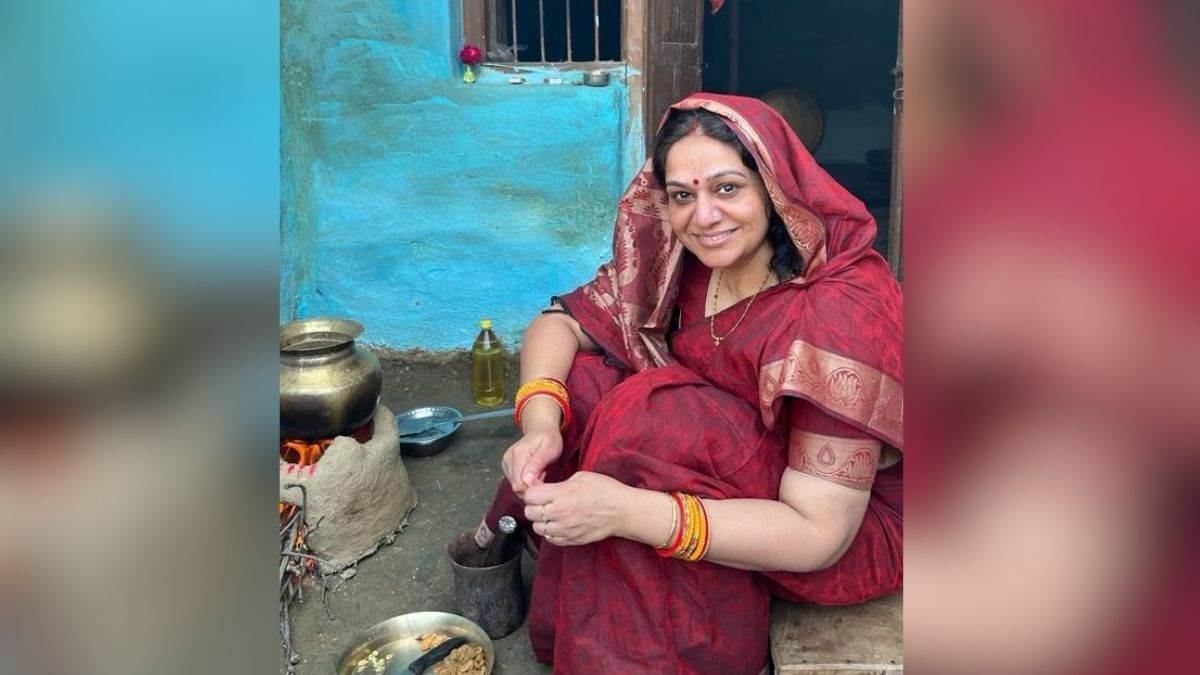 shivani singh reached her sasural house in khagaria aguwani from hong kong for chhath