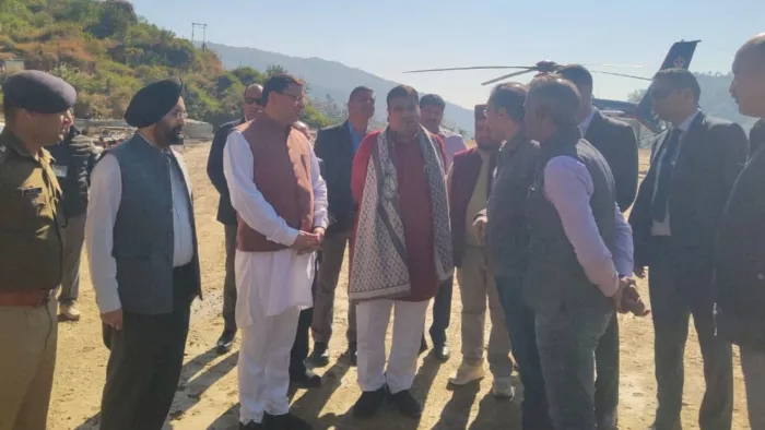 मुख्यमंत्री धामी संग केंद्रीय मंत्री नितिन गडकरी पहुंचे उत्तरकाशी