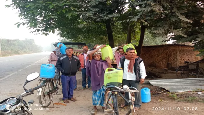 फ्लोराइड से रोहतास के गांव तेलकप के पानी में घुला जहर (जागरण)