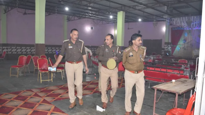 Aligarh News: झगड़े के बाद गेस्ट हाउस में पहुंचे पुलिसकर्मी। - जागरण।
