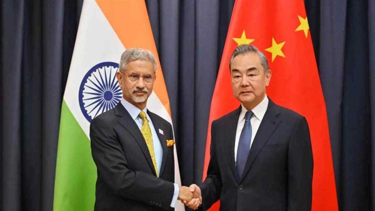 https://www.jagranimages.com/images/newimg/19112024/19_11_2024-jaishankar_meets_chinese_foreign_minister_23834010.jpg