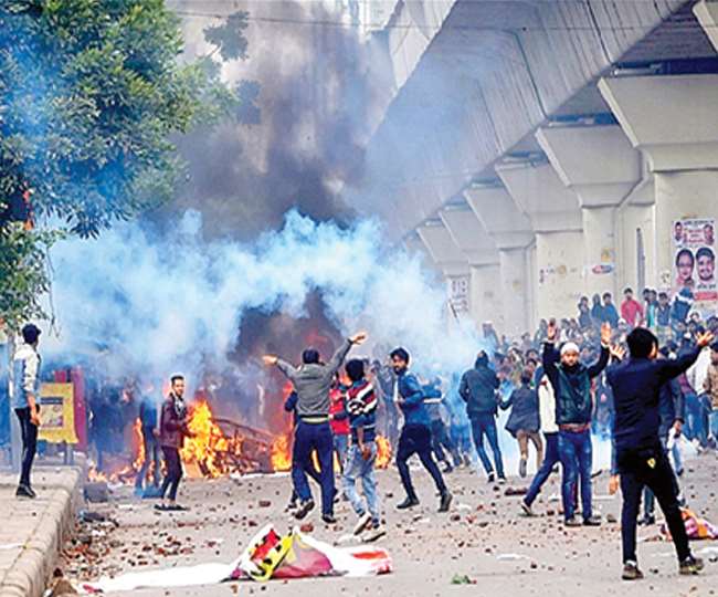 हिंसक विरोध: नागरिकता कानून का मुस्लिम समाज को भय दिखाकर देश में अराजकता फैलाई जा रही