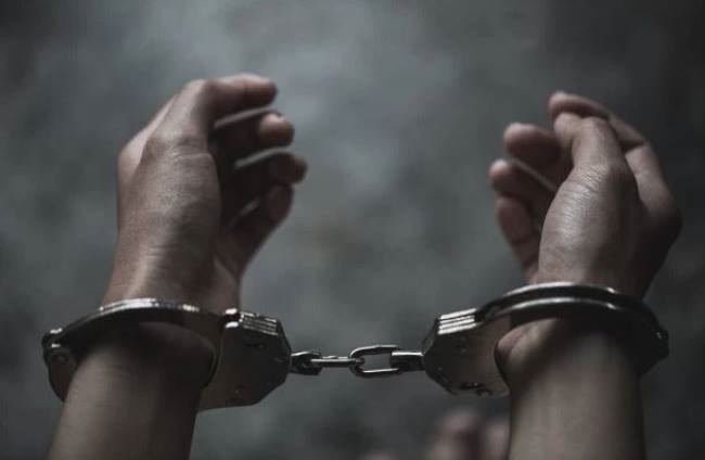 बैरिया में तस्करी का तीन किलो सोना जब्त, दो गिरफ्तार