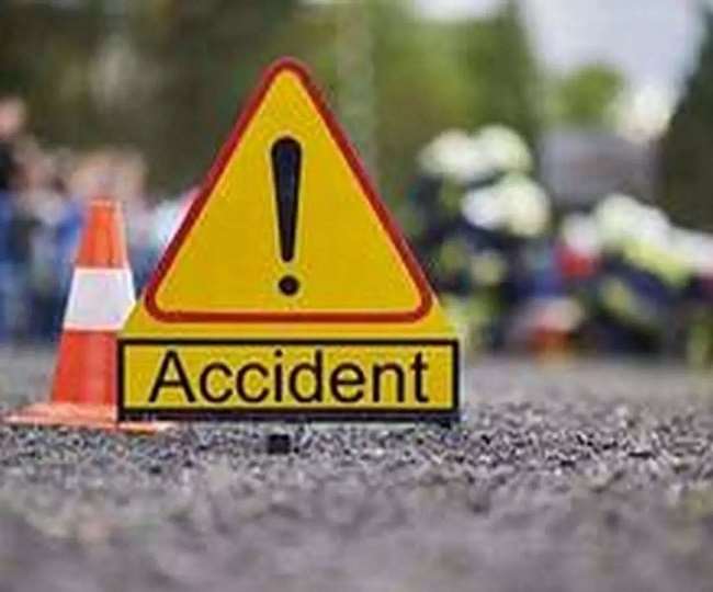three people died and two serious after car crashed into a truck on lucknow ayodhya highway