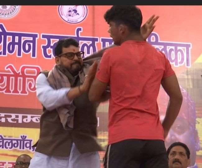 national wrestling competition why is the video of bjp mp brij bhushan sharan singh slapping the wrestler going viral