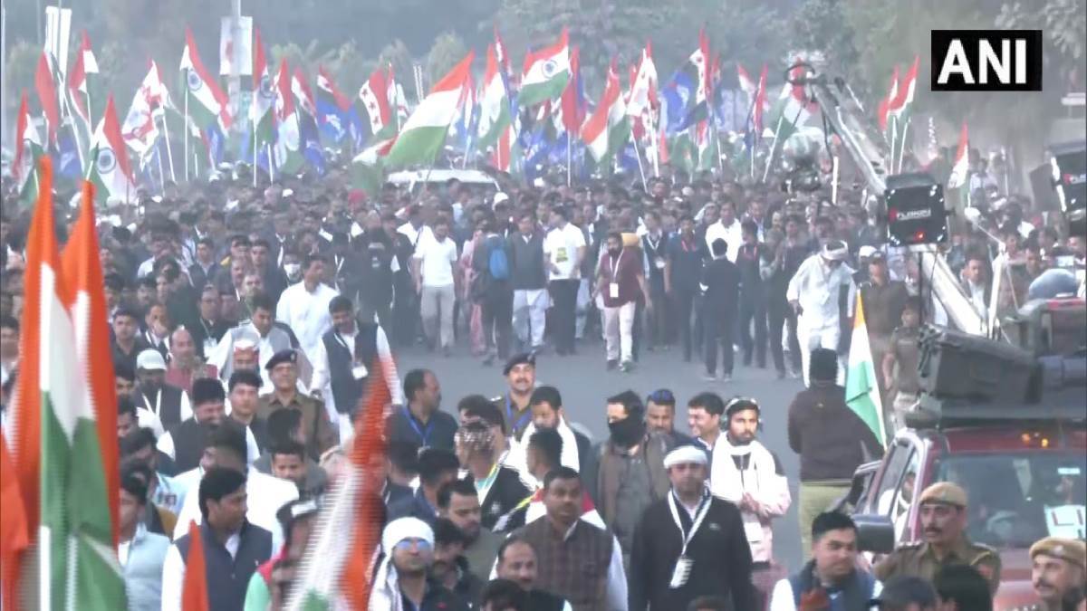 bharat jodo yatra started again from bandikui village of rajasthan cm ashok gehlot joined