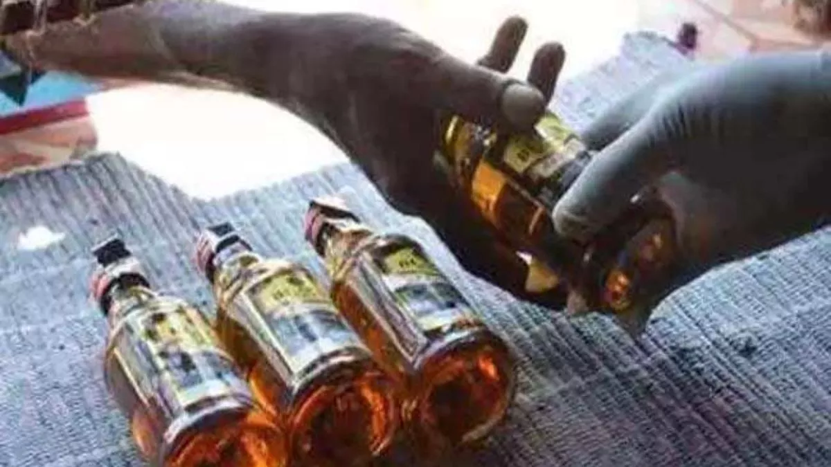 Bihar News: दियारा में धधक रहीं देसी शराब की भट्ठियां, लोगों में डर का माहौल, कहीं सारण जैसी न हो जाए अनहोनी