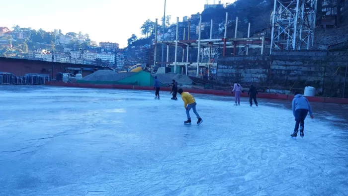 शिमला में शुरू हुई Ice Skating; देशी-विदेशी सब ले रहे भाग