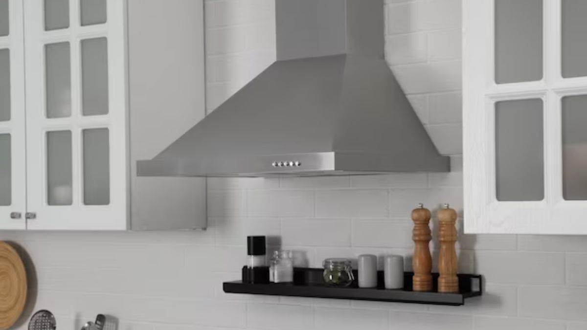 स्मार्टफोन से भी सस्ती चिमनी! इन Kitchen Chimney के लेटेस्ट फीचर्स देख धुआं भागेगा दुम दबाकर