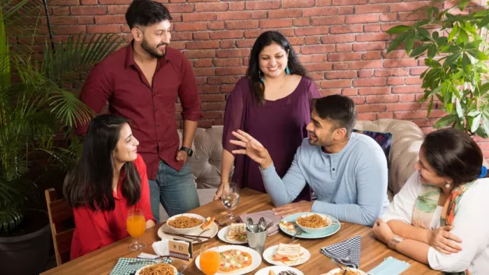शादी के बाद जब जाएं रिश्तेदारों के यहां, तो न करें ये गलतियां