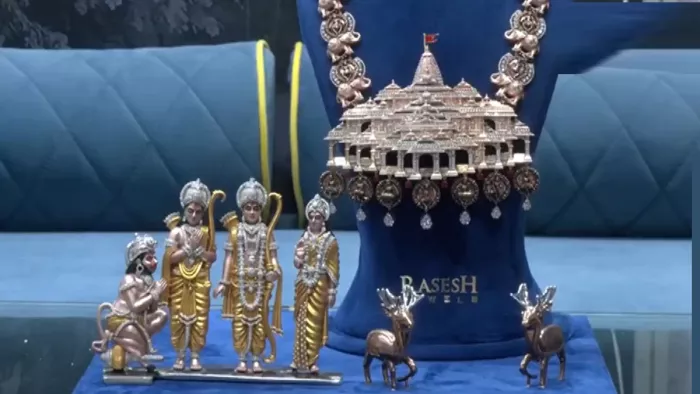 राम मंदिर की तर्ज पर बनाया गया हीरों का हार
