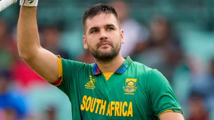 Rilee Rossouw को पंजाब किंग्स ने 8 करोड़ में खरीदा।