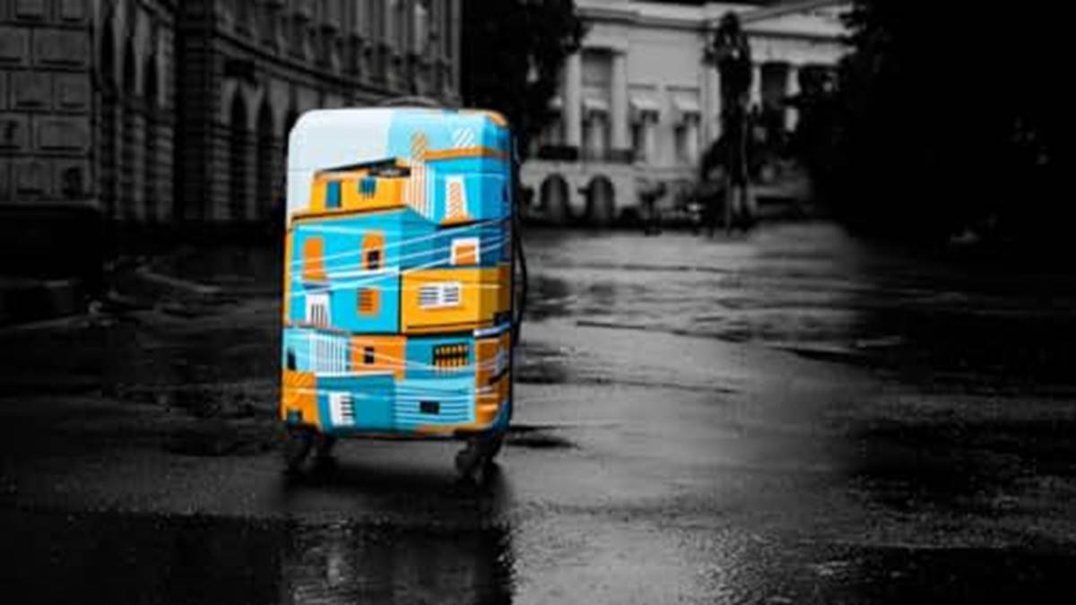 सदर मार्केट के करोगे कंपेरिजन तो Safari Trolley Bags यहां मिलेंगे सबसे सस्ते दामों पर, साथ में हजारों की बचत